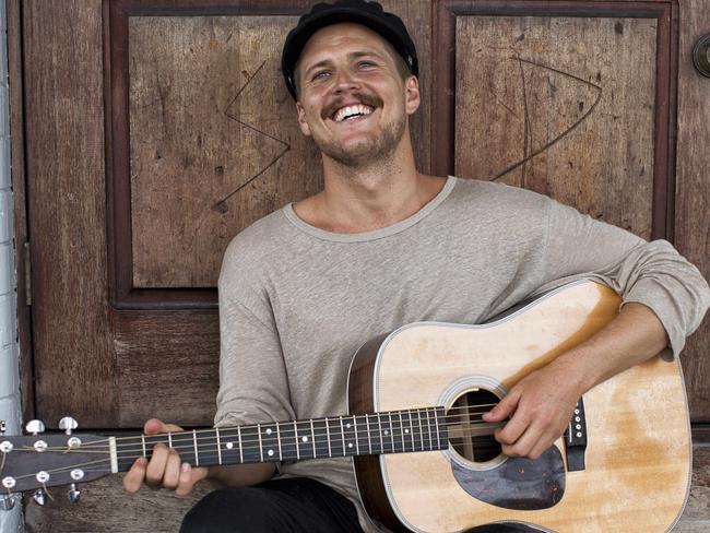 29/03/2018: Portrait of Byron Bay based folk musician Ziggy Alberts in Byron Bay. Photo by Natalie Grono