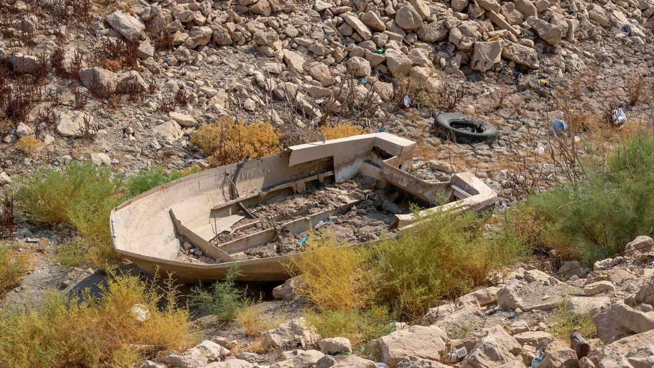 Iraq travel Lake Habbaniyah dries up with drought | The Australian