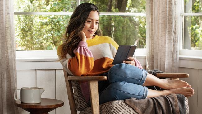 The Kindle Oasis 2019 features a new colour-adjustable warm light.