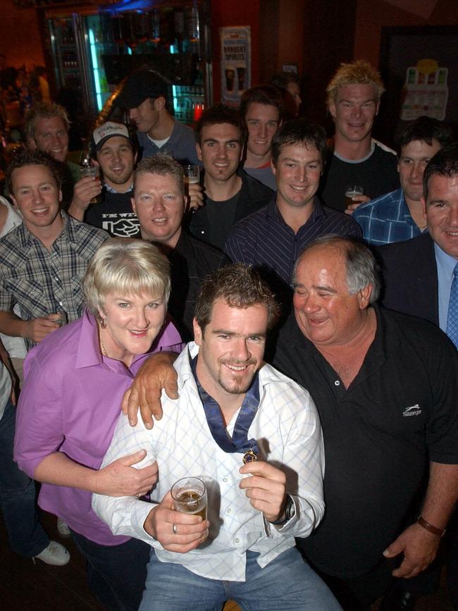 Footballer Mark Ricciuto wearing Brownlow Medal with parents Carolyn and Murray at Alma Tavern, Norwood 23 Sep 2003.