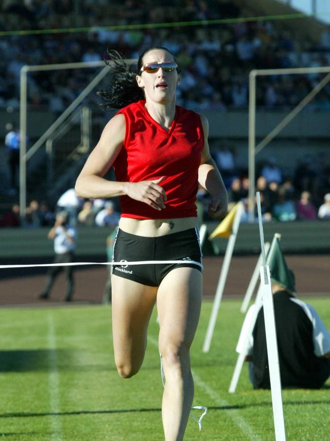 Devonport Carnival, Jana Pittman finishes the 200 metre heat