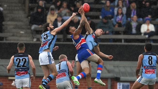 Aberfeldie and Keilor lock horns in last season’s EDFL Premier Division decider. Picture: Andy Brownbill