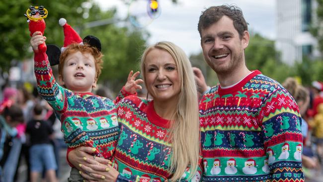 ADELAIDE, AUSTRALIA - Advertiser Photos NOVEMBER 12, 2022:  2022 National Pharmacies Christmas Pageant, Adelaide. Nate Seaman-Gormlie 3yrs, Tamara Seaman and Andrew Gormlie from Shiedow Park. Picture : Emma Brasier