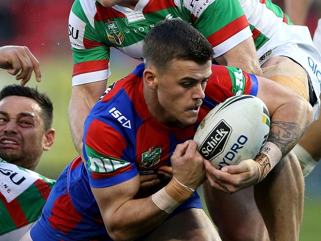 NEWCASTLE, AUSTRALIA - AUGUST 28:  Dylan Phythian of the Knights scores a try during the round 25 NRL match between the Newcastle Knights and the South Sydney Rabbitohs at Hunter Stadium on August 28, 2016 in Newcastle, Australia.  (Photo by Ashley Feder/Getty Images)