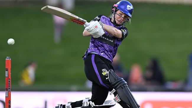 HOBART, AUSTRALIA - OCTOBER 28: Nicola Carey of the Hurricanes hits a boundary during the WBBL match between Hobart Hurricanes and Sydney Thunder at Blundstone Arena on October 28, 2024, in Hobart, Australia. (Photo by Steve Bell/Getty Images)