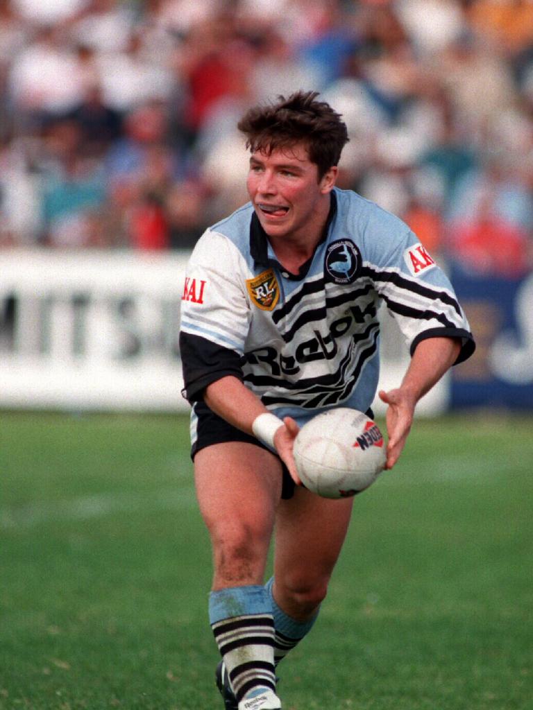 Paul Green (ball), St (Saint) George v Cronulla, Winfield Cup 1995. Sport / Rugby League / Action