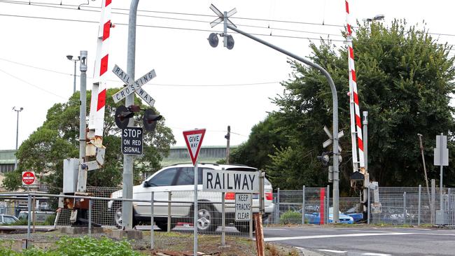 The level crossing at Lilydale train station.