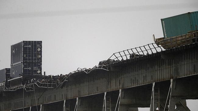 New Orleans Storm: Train Blown Off Tracks | Video | News.com.au ...