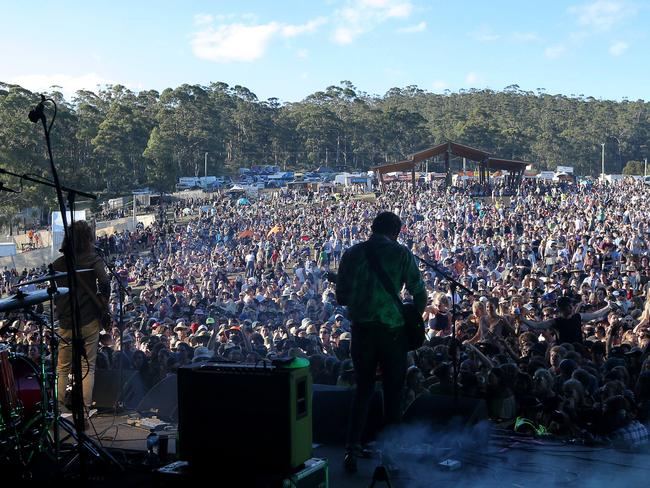 Falls Festival day 3: The huge Falls crowd listening to the sounds of Bernard Fanning Picture: LUKE BOWDEN