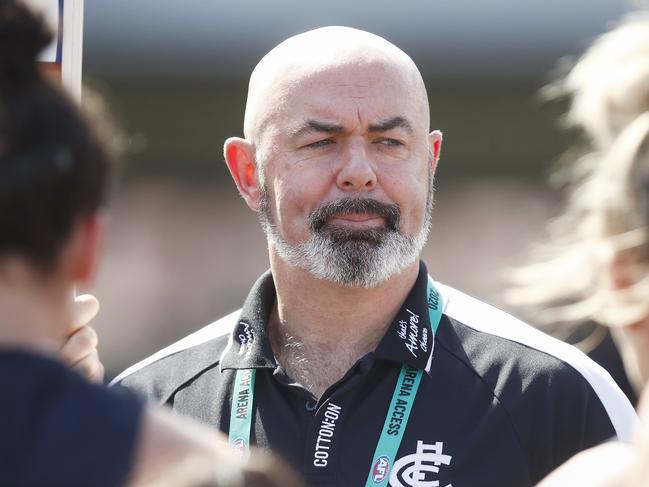 MELBOURNE, AUSTRALIA - MARCH 22: Carlton head coach Daniel Harford speaks to his players during the AFLW Semi Final match between the Carlton Blues and the Brisbane Lions at Ikon Park on March 22, 2020 in Melbourne, Australia. (Photo by Daniel Pockett/AFL Photos/Getty Images)