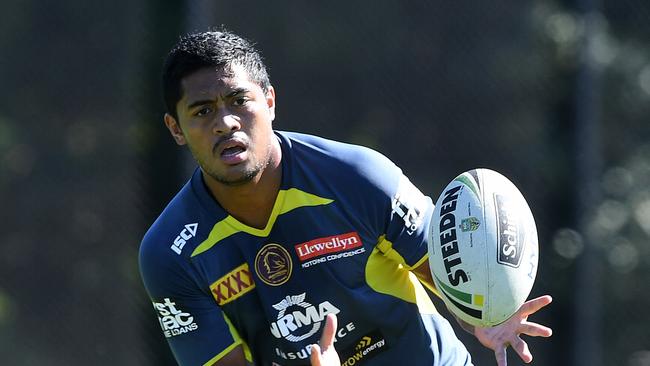 Anthony Milford during the Brisbane Broncos training session at Red Hill in Brisbane, Monday, April 30, 2018. (AAP Image/Dave Hunt) NO ARCHIVING