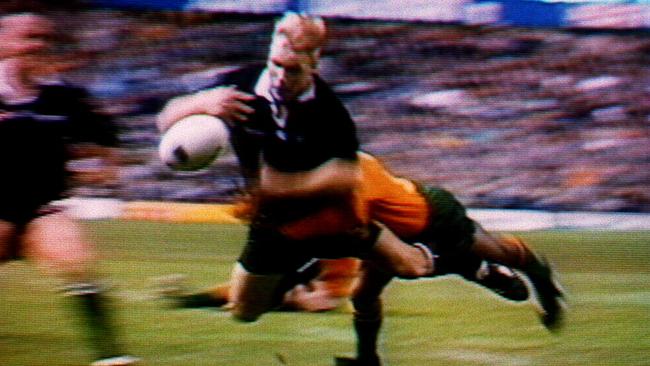 George Gregan’s amazing tackle on Jeff Wilson.