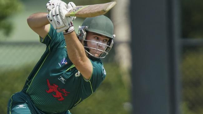 Johnathon Aikins batting for Caulfield against Oakleigh. Picture: Valeriu Campan