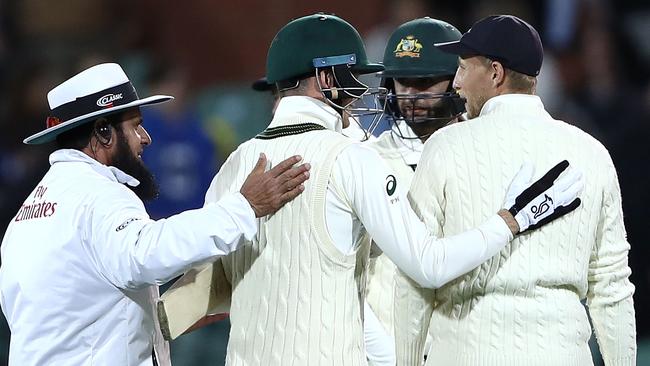 Umpire Aleem Dar makes sure things doesn’t get out of hand between Peter Handscomb and Joe Root. Picture: Getty Images