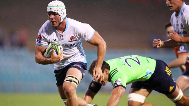 Carlo Tizzano breaks away to score during the pre-season Super Rugby match between the Waratahs and the Highlanders at Leichhardt Oval.