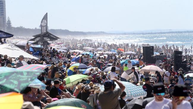 Crowds at Surfers Paradise beach at day three of the Pacific Airshow, 20 August 2023. Picture: Richard Gosling