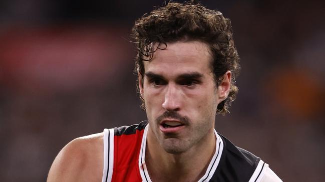 MELBOURNE, AUSTRALIA - MARCH 21: Max King of the Saints handballs during the round two AFL match between St Kilda Saints and Collingwood Magpies at Melbourne Cricket Ground, on March 21, 2024, in Melbourne, Australia. (Photo by Darrian Traynor/Getty Images)