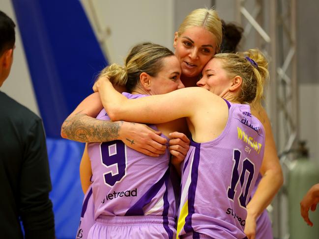 Cayla George (centre) and Tess Madgen (left) made the move from the Melbourne Boomers to Sydney. Photo: James Worsfold/Getty Images