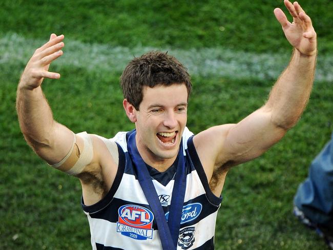 Shannon Byrnes celebrates with the crowd after the 2009 grand final.