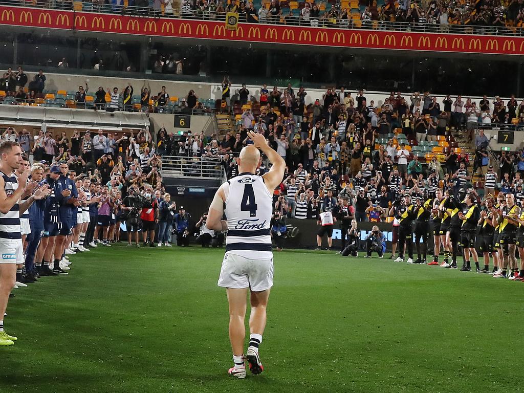 Geelong's Gary Ablett waves goodbye at the 2020 AFL Grand Final.