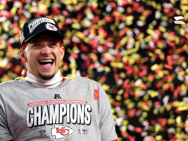 KANSAS CITY, MISSOURI - JANUARY 26: Patrick Mahomes #15 of the Kansas City Chiefs celebrates after the Chiefs defeated the Buffalo Bills 32-29 to win the AFC Championship Game at GEHA Field at Arrowhead Stadium on January 26, 2025 in Kansas City, Missouri.   Jamie Squire/Getty Images/AFP (Photo by JAMIE SQUIRE / GETTY IMAGES NORTH AMERICA / Getty Images via AFP)