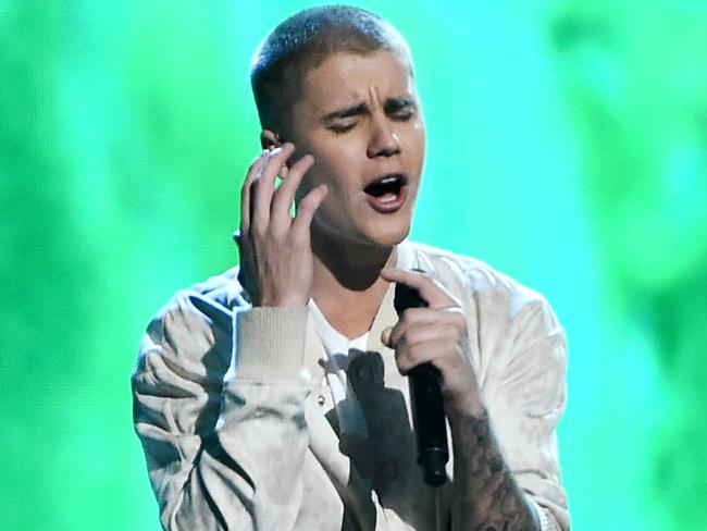 LAS VEGAS, NV - MAY 22: Recording artist Justin Bieber performs onstage during the 2016 Billboard Music Awards at T-Mobile Arena on May 22, 2016 in Las Vegas, Nevada. (Photo by Kevin Winter/Getty Images)