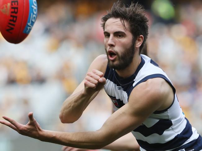 James Parsons of the Cats hand balls during the Round 21 AFL match between the Hawthorn Hawks and the Geelong Cats at the MCG in Melbourne, Saturday, August 11, 2018. (AAP Image/David Crosling) NO ARCHIVING, EDITORIAL USE ONLY