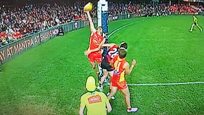 David Zaharakis' shot for goal was clearly over and the goal umpire was in perfect position, but did not make a decision.