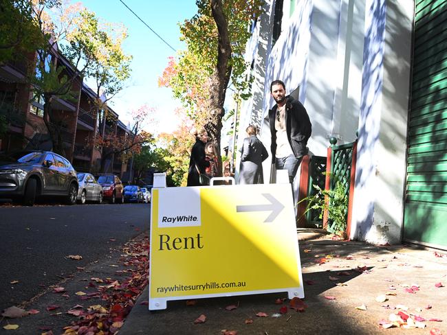 SYDNEY, AUSTRALIA - NewsWire Photos,June 4, 2022: Sydney-siders view properties in Surry Hills for rent as prospective tenants are having difficulties securing rental properties. Picture: NCA NewsWire / Jeremy Piper