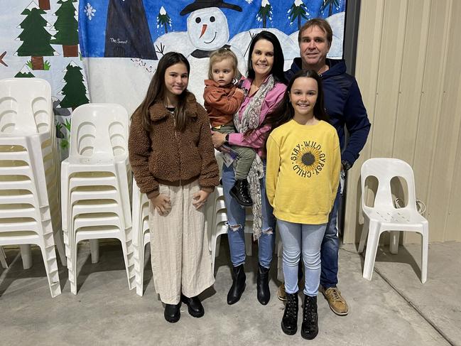 Scarlett Bexon (13), Poppi Bexon (9), Arizona Fitzgerald (3), Cathy Jensen and Tim Jensen left the Sunshine Coast on Friday night to visit family and attend the Snowflakes in Stanthorpe 2021 festival. Photo: Madison Mifsud-Ure / Stanthorpe Border Post