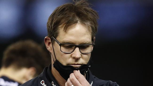 MELBOURNE, AUSTRALIA - JULY 24: David Teague, senior coach of Carlton walks from the 3/4 time huddle during the round 19 AFL match between Carlton Blues and North Melbourne Kangaroos s at Marvel Stadium on July 24, 2021 in Melbourne, Australia. (Photo by Darrian Traynor/Getty Images)