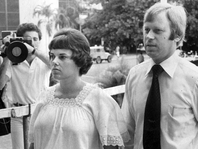 SEPTEMBER 15, 1982 : Lindy & Michael Chamberlain enter Supreme Court in Darwin, 15/09/82 where she faces charges over disappearance & death of daughter Azaria at Ayres Rock (Uluru) in 1980. Pic News Limited.