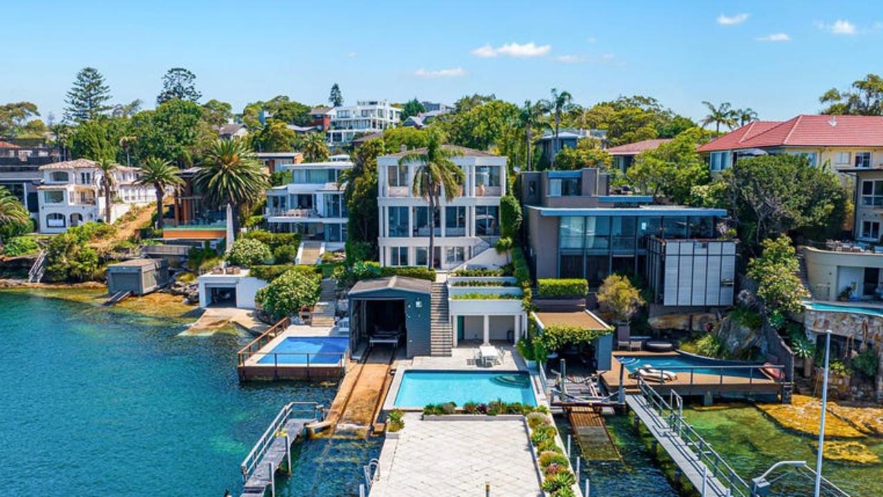 69 Fitzwilliam Rd, Vaucluse sold in November.