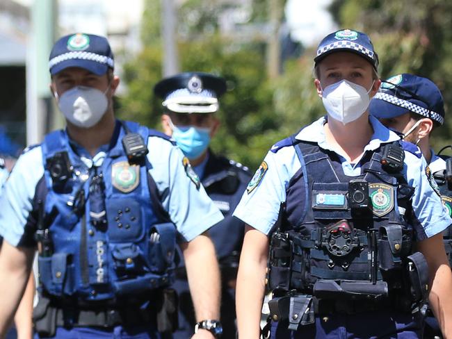 SYDNEY, AUSTRALIA - NewsWire Photos SEPTEMBER 21, 2021 - Police surrounds the CFMEU Headquarters in Pyrmont. Picture: NCA NewsWire Christian Gilles