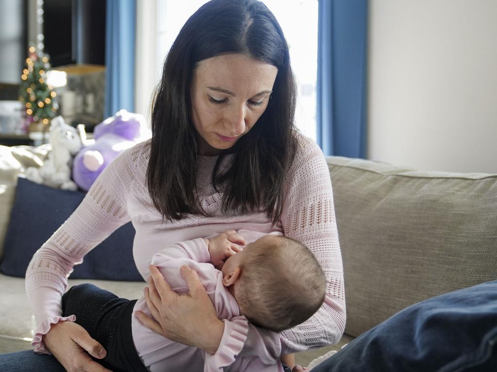 Breastfeeding mom ordered to use bottles in custody dispute with dad