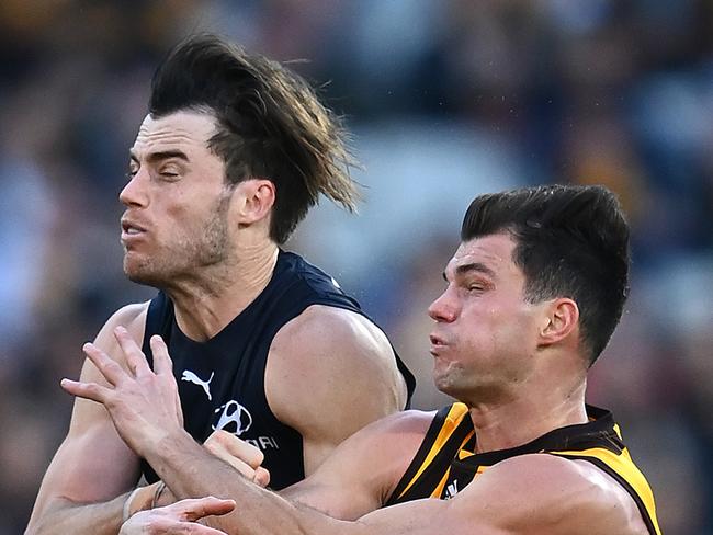 MELBOURNE, AUSTRALIA - MAY 22: Lachie Plowman of the Blues and Jaeger O'Meara of the Hawks collide going for a mark during the round 10 AFL match between the Carlton Blues and the Hawthorn Hawks at Melbourne Cricket Ground on May 22, 2021 in Melbourne, Australia. (Photo by Quinn Rooney/Getty Images)