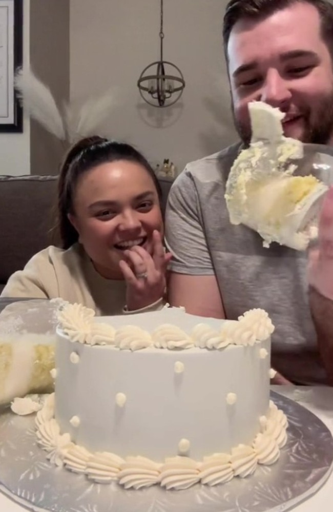 Couples Gender Reveal Fails After No Colour Inside Of Cake Nt News 1017