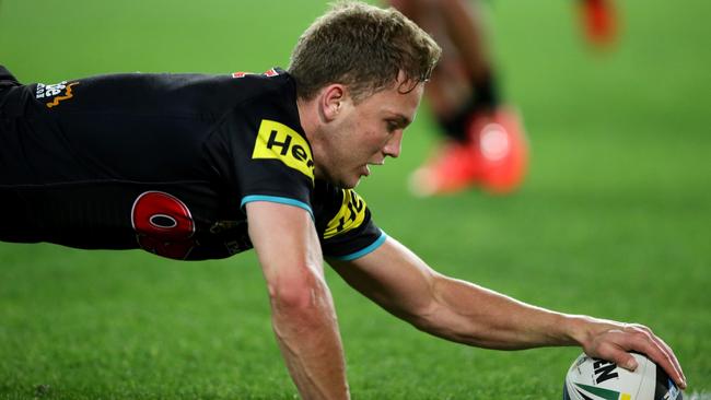 Panther's Matt Moylan scores a try during the game between the Penrith Panthers and the Canterbury Bankstown Bulldogs at ANZ Stadium. (Gregg Porteous)