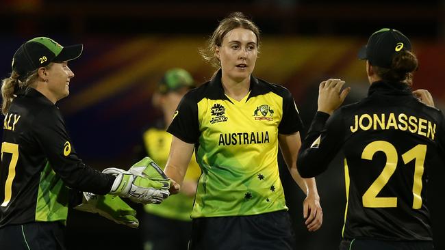 Tayla Vlaeminck celebrates a wicket with teammates. Picture: Jan Kruger