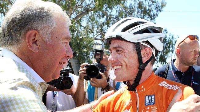 Gerry Ryan congratulates Simon Gerrans at the Tour Down Under.