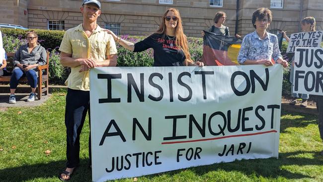 (L to R): Hamish McLean, Faith Tkalac and Ben Mildren at a rally for Ms Tkalac's son Jari Wise.