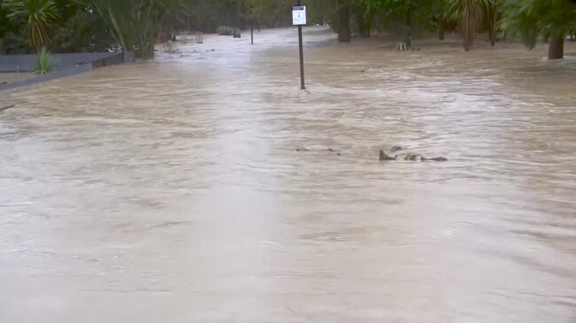 Heavy rain causes flash flooding in New Zealand