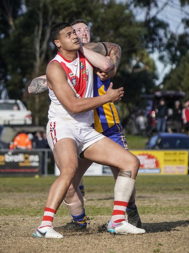 Karingal ruckman Agape Patolo and Somerville’s Nick D'Arcy. Picture: Valeriu Campan