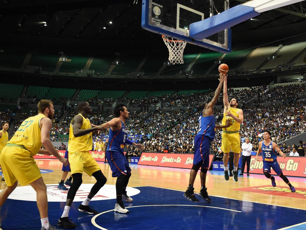 Australia's Christopher Goulding jumps shot against Philippine's Andray Blatch during their FIBA World Cup Asian qualifier game at the Philippine arena in Bocaue town, Bulacan province, north of Manila on July 2, 2018. Australia won by default 89-53. / AFP PHOTO / TED ALJIBE