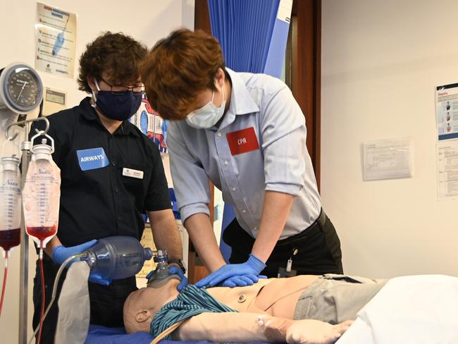 UQ clinical school welcomes new med students to Toowoomba