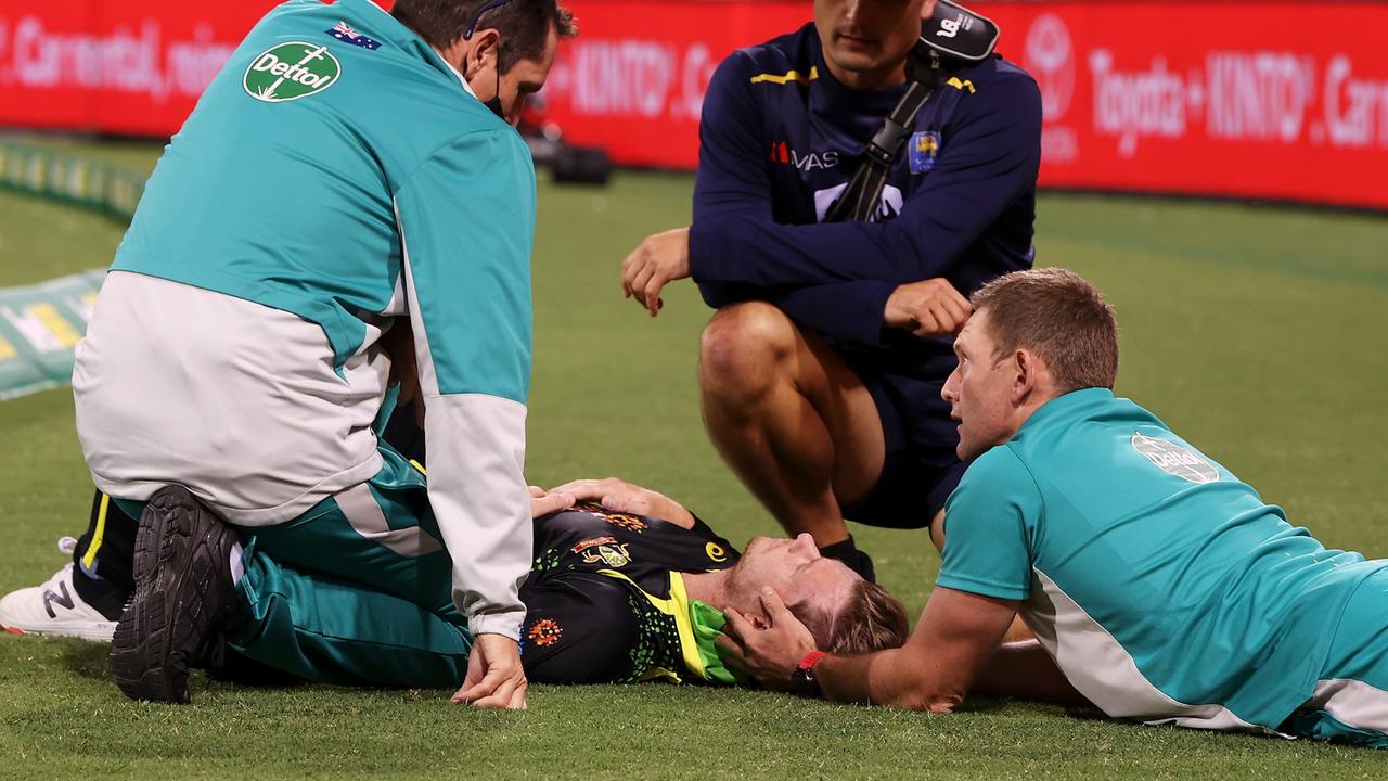 Steve Smith of Australia receives attention after hitting his head. Photo by Mark Kolbe/Getty Images