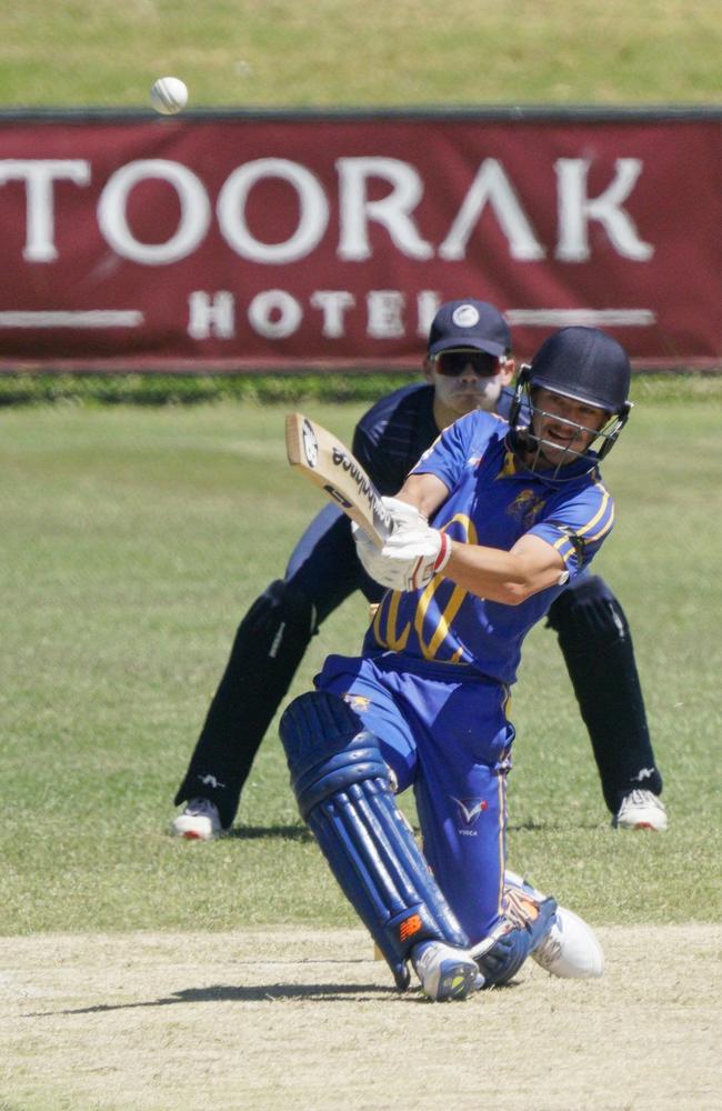 Nick Oaten on the attack for Ormond as Elsternwick wicket keeper Tom Cooper looks on. Picture: Valeriu Campan