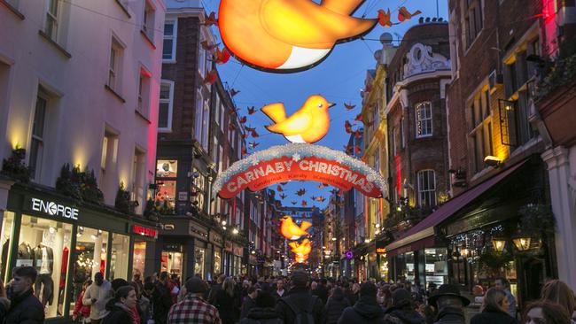 Christmas shoppers mingle on Carnaby Street on December 14, 2013 in London, England. (Photo by Dan Dennison/Getty Images) Pic. Images Getty