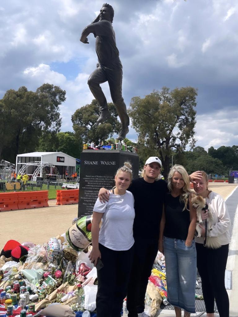 Brooke Warne, Jackson Warne, Simone Callahan and Summer Warne visit the Shane Warne statue at the MCG.