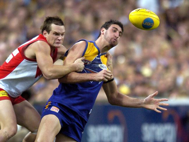 Buchanan (R) has been tipped as the one player who might have thrown a verbal barb or two at Cox about the ‘05 premiership. Picture: Ian Munro